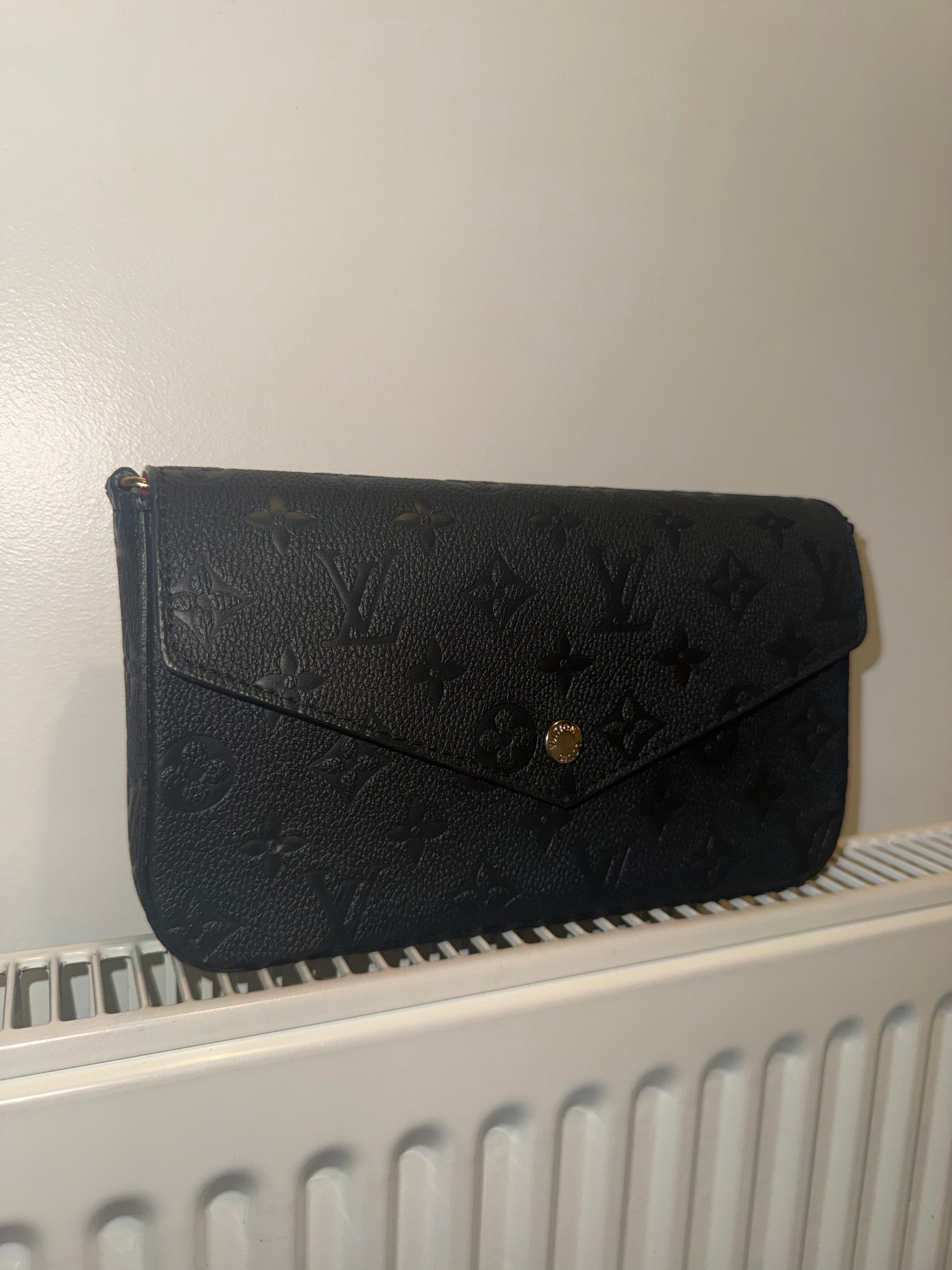 BLACK LV CLUTCH